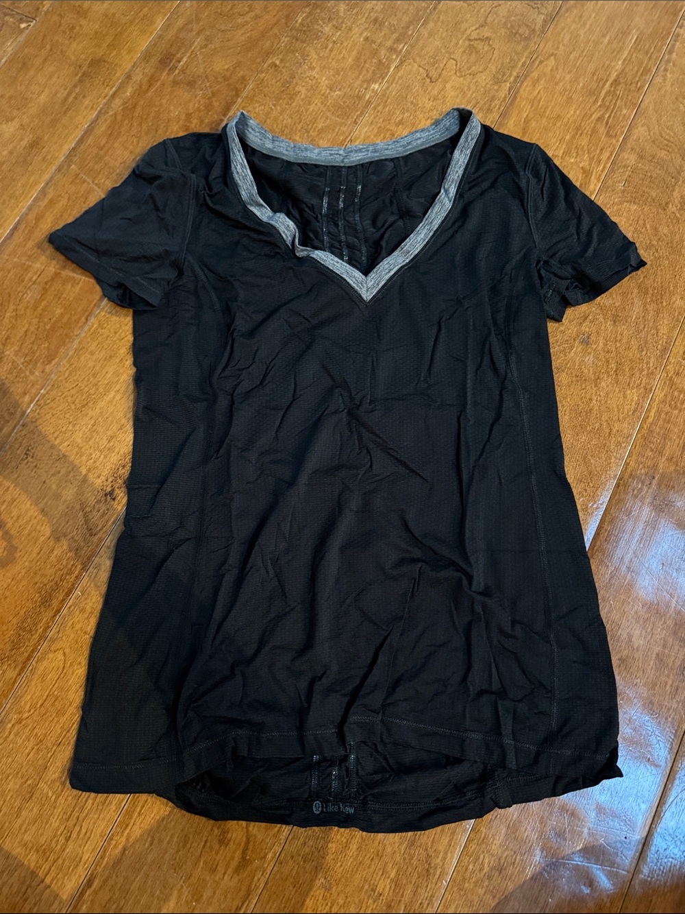 lululemon Women's Black V-Neck Short Sleeve Tee with Gray Trim NWT